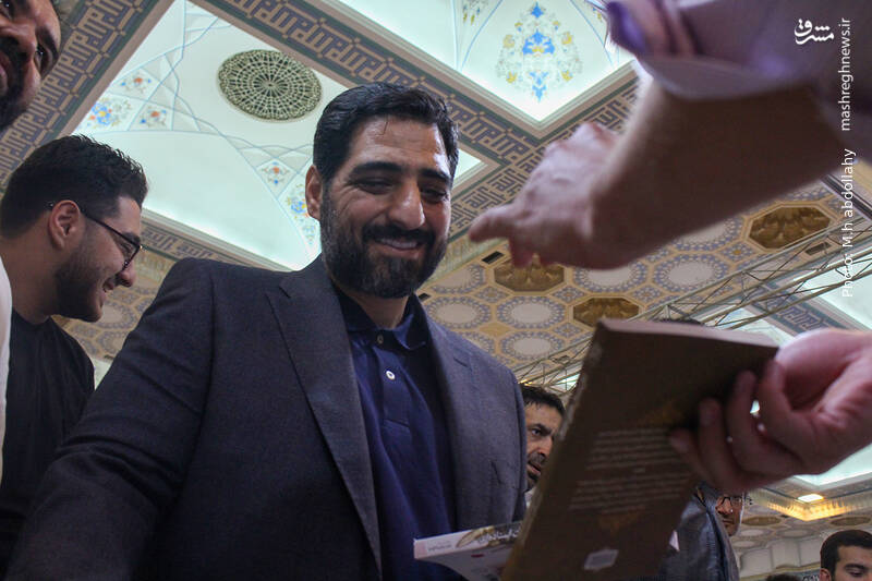 حضور مجید بنی فاطمه در غرفه شهید ابراهیم هادی حضور مجید بنی فاطمه در غرفه شهید ابراهیم هادی