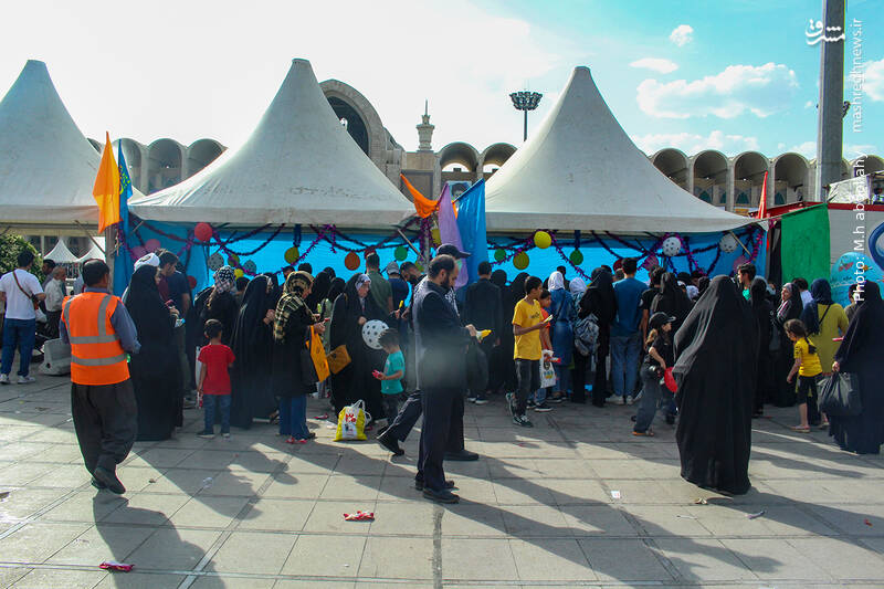 توضیع شربت وبستنی به مناسبت دهه کرامت توضیع شربت وبستنی به مناسبت دهه کرامت