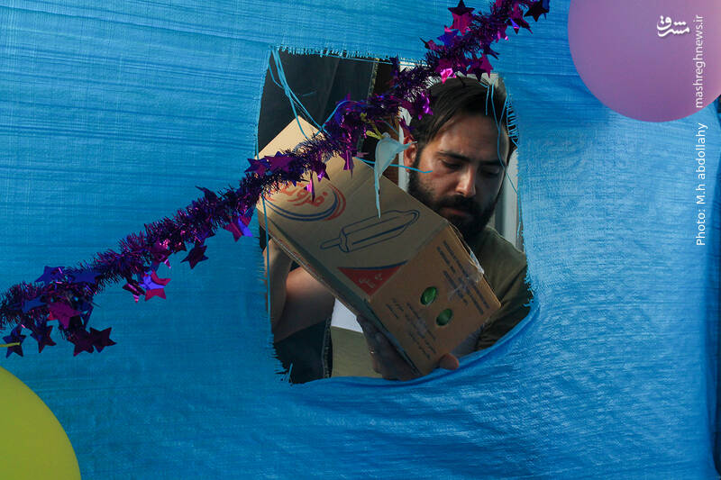 توضیع شربت وبستنی به مناسبت دهه کرامت توضیع شربت وبستنی به مناسبت دهه کرامت