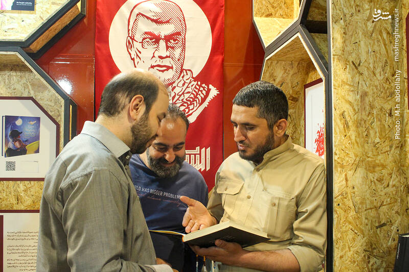 حضور ذاکرین اهل بیت(ع) در غرفه مکتب حاج قاسم حضور ذاکرین اهل بیت(ع) در غرفه مکتب حاج قاسم