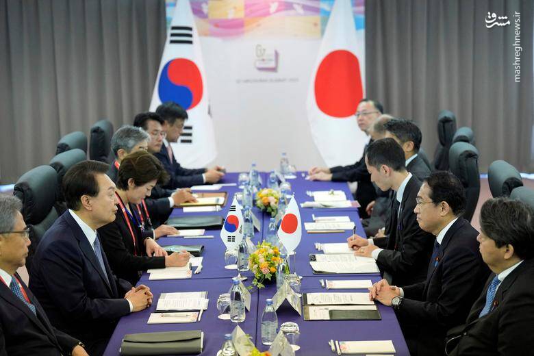 فومیو کیشیدا نخست وزیر ژاپن و یون سوک یول رئیس جمهور کره جنوبی 