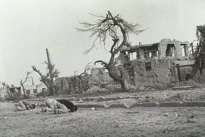 نماز شکر رزمندگان پس از فتح خرمشهر