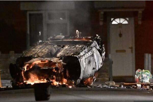 خشم مردم انگلیس از کشتهشدن ۲ جوان در تعقیب پلیس+عکس