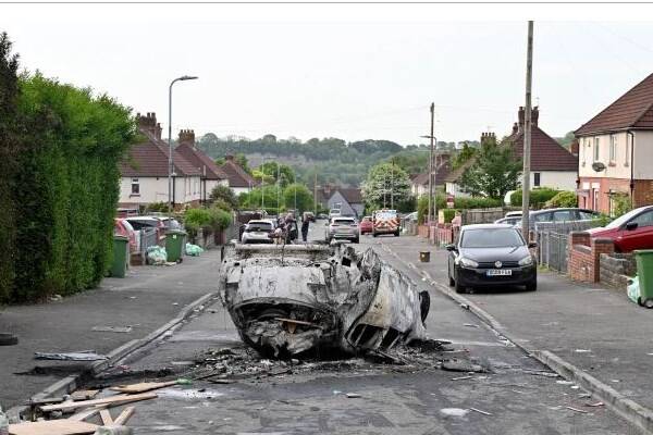خشم مردم انگلیس از کشتهشدن ۲ جوان در تعقیب پلیس+عکس