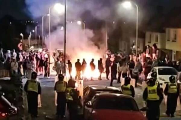 خشم مردم انگلیس از کشتهشدن ۲ جوان در تعقیب پلیس+عکس