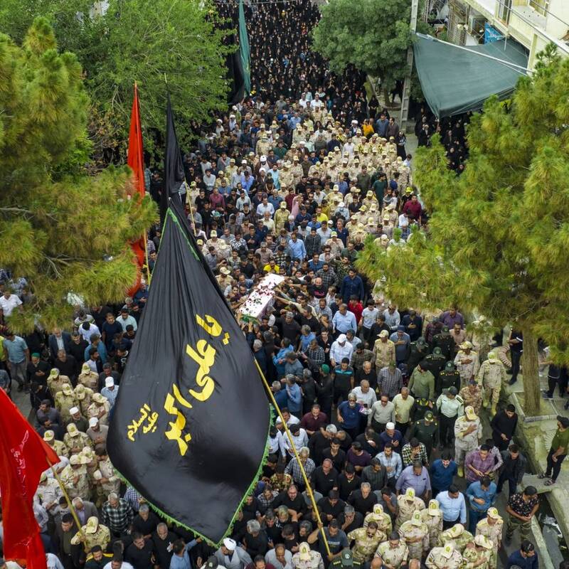تشییع پیکر شهید مدافع وطن «سیفینژاد» بر دستان همشهریانش +فیلم