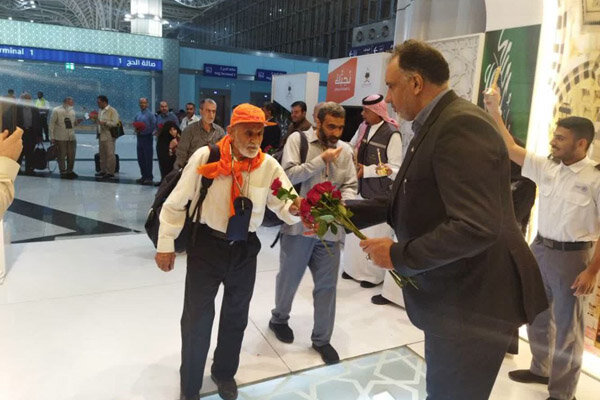 استقبال از زائران ایرانی در فرودگاه مدینه +عکس