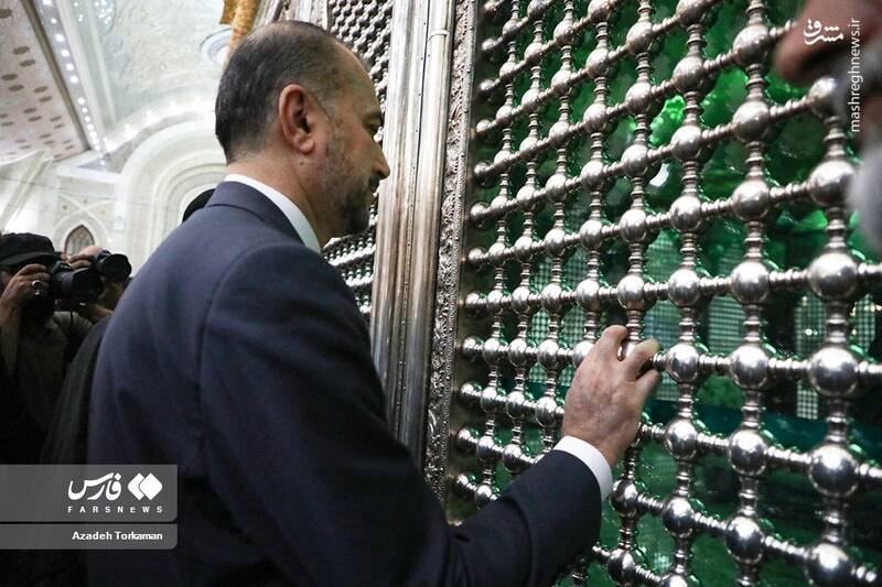 عکس/ تجدید بیعت وزیر خارجه با آرمانهای امام خمینی(ره)