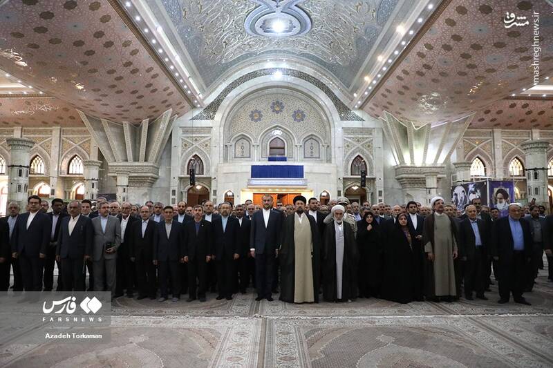 عکس/ تجدید بیعت وزیر خارجه با آرمانهای امام خمینی(ره)