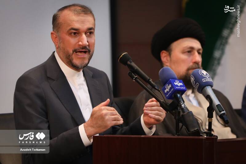 عکس/ تجدید بیعت وزیر خارجه با آرمانهای امام خمینی(ره)