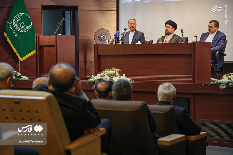 عکس/ تجدید بیعت وزیر خارجه با آرمانهای امام خمینی(ره)