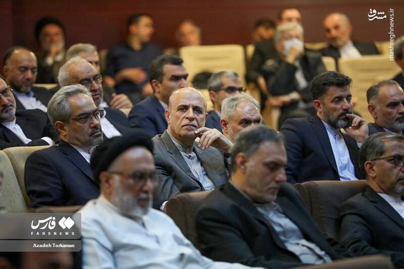 عکس/ تجدید بیعت وزیر خارجه با آرمانهای امام خمینی(ره)