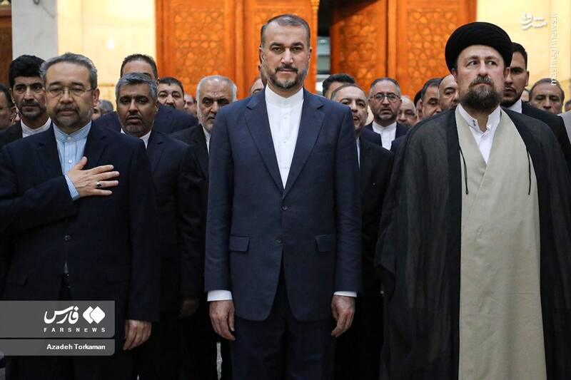 عکس/ تجدید بیعت وزیر خارجه با آرمانهای امام خمینی(ره)