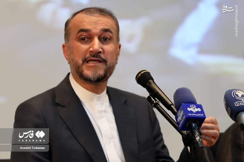 عکس/ تجدید بیعت وزیر خارجه با آرمانهای امام خمینی(ره)