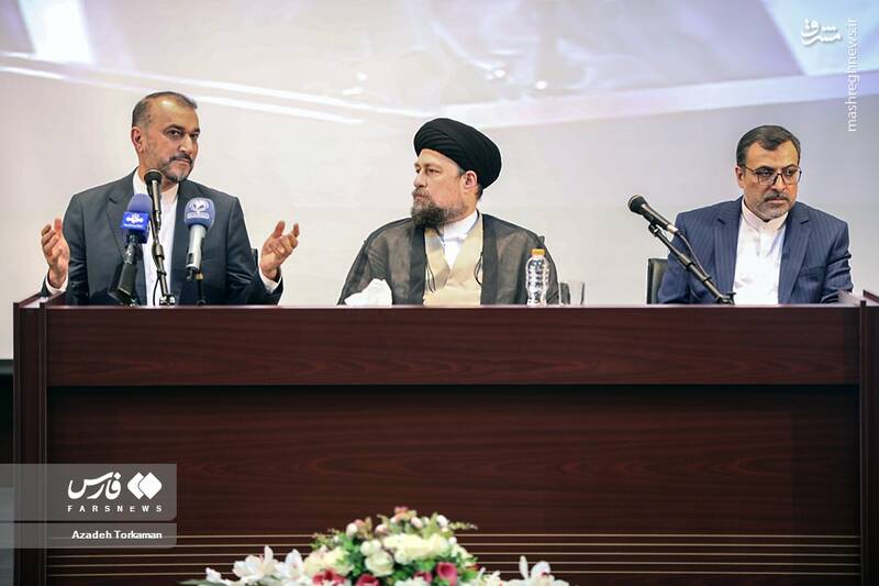 عکس/ تجدید بیعت وزیر خارجه با آرمانهای امام خمینی(ره)