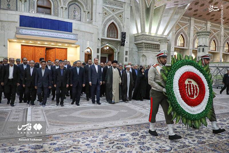 عکس/ تجدید بیعت وزیر خارجه با آرمانهای امام خمینی(ره)