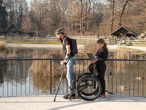 راه رفتن مرد فلج به کمک فناوری پل دیجیتال