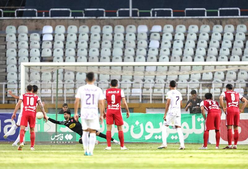 بیرانوند آموزش مهار پنالتی میدهد