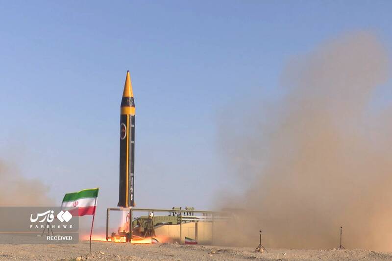 هشدار ایران به دشمنان با «خرمشهر ۴»/ جدیدترین موشک بالستیک ایران چه ویژگیهایی دارد؟+ فیلم و تصاویر