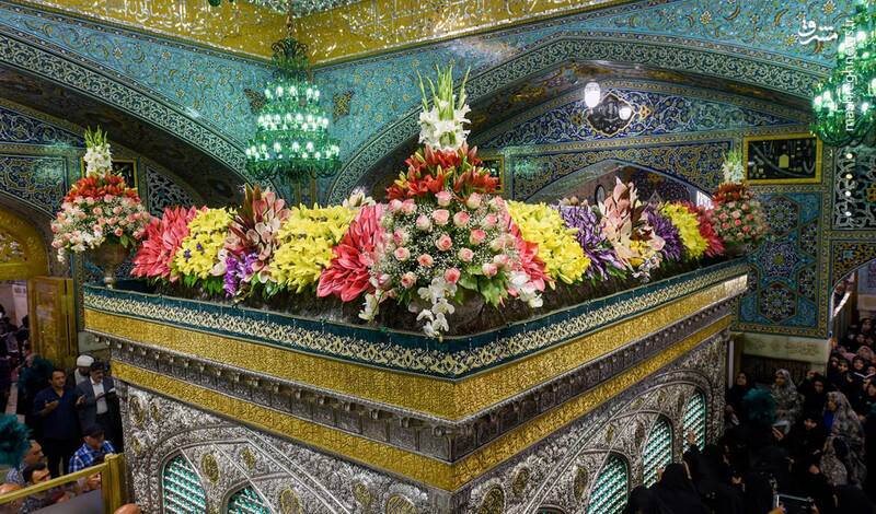 عکس/ گلآرایی ضریح رضوی با ۵۰۰ شاخه گل