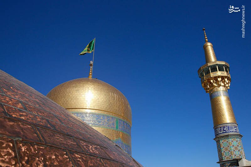 عکس/ آیین تعویض پرچم گنبد منور رضوی