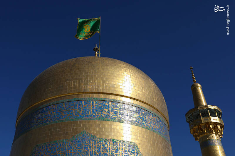 عکس/ آیین تعویض پرچم گنبد منور رضوی