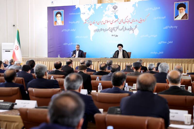 در تعیین خطوط سیاست خارجی منتظر اخم و لبخند کسی نیستیم / پیگیری مشکلات کنسولی ایرانیان خارج از کشور 2