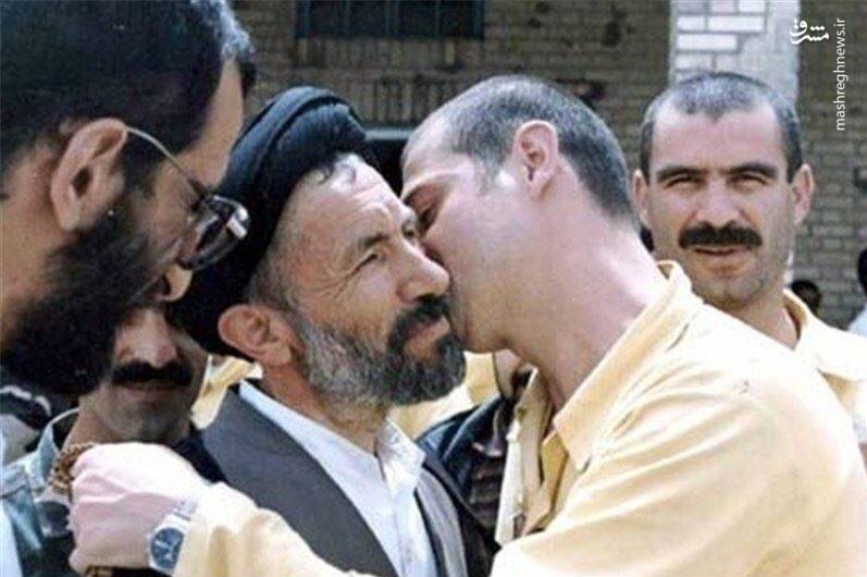 پس از فوت پدرم صداوسیما تصویری از ایشان برای نمایش نداشت/ یکی از مقامات مخالف پیادهروی از حرم تا حرم آقای ابوترابی فرد بود! / رمزگشایی از پیام شهید چمران پس از بیست سال