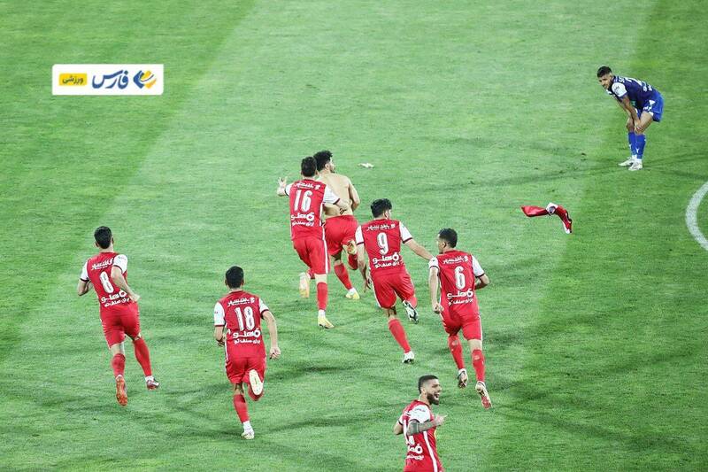 پرسپولیس با شکست استقلال ۲ جام گرفت/ پیروزی سرخها در جنگ تمام عیار دربی +عکس و فیلم