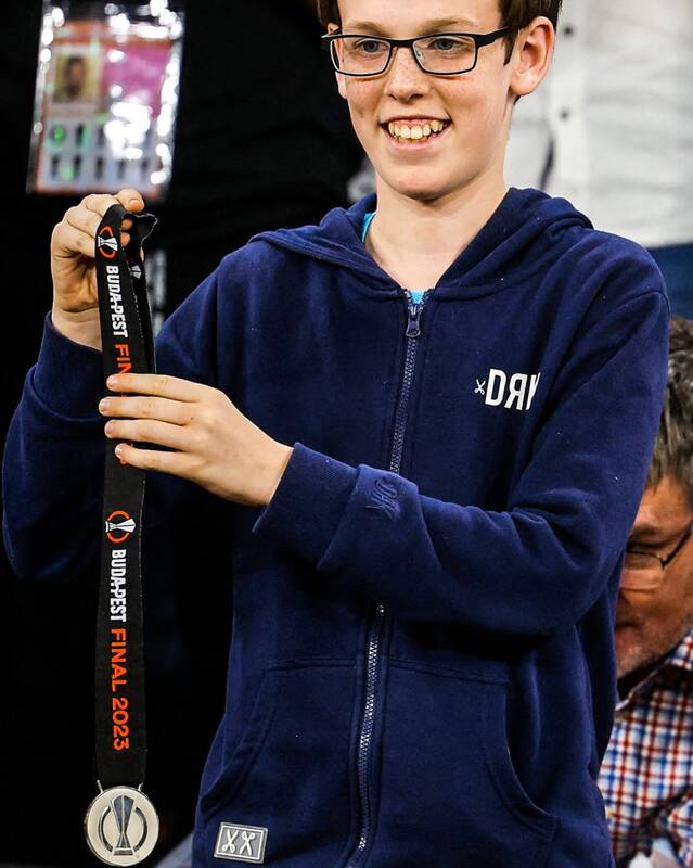 مدال مورینیو به یک هوادار رسید +عکس