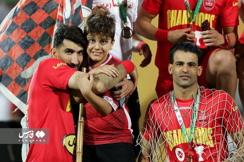جشن قهرمانی پدر و فرزندی پرسپولیسیها +عکس