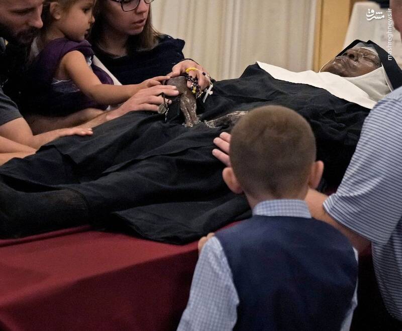 اهالی میسوری برای دیدن جسد یک راهبه صف کشیدند+ عکس