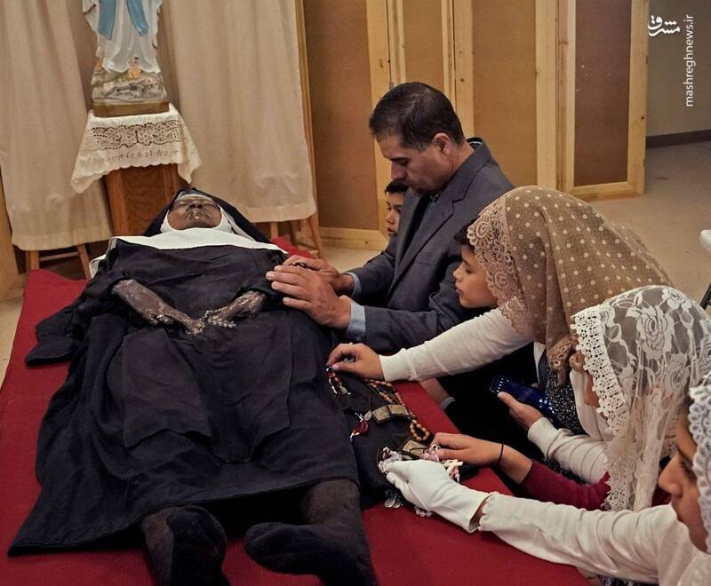 اهالی میسوری برای دیدن جسد یک راهبه صف کشیدند+ عکس