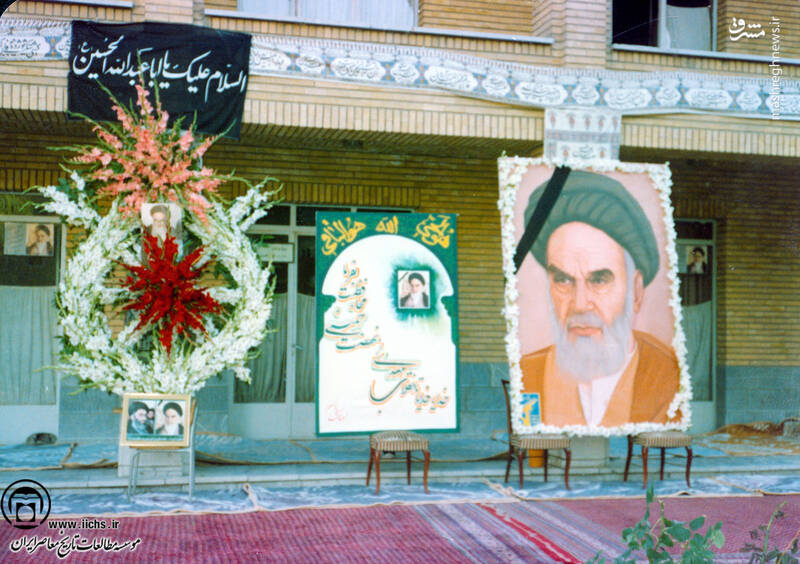 خرداد1368. نمایی از مکانهای عمومی تهران که پس از اعلام خبر رحلت امام خمینی توسط مردم آراسته شدهاند