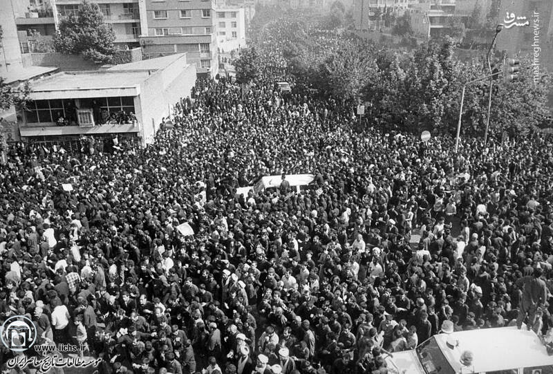 16 خرداد1368. نمایی از آغاز مراسم تشییع پیکر امام خمینی در خیابان شهید مطهری تهران