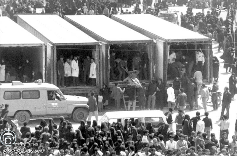 خرداد1368. نمایی از برگزاری مراسم هفتمین روز رحلت امام خمینی در مرقد ایشان در بهشت زهرای تهران