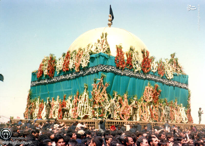خرداد1368. نمایی از برگزاری مراسم هفتمین روز رحلت امام خمینی در مرقد ایشان در بهشت زهرای تهران