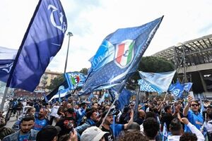 هدیه ویژه هواداران افراطی ناپولی به اسپالتی + فیلم