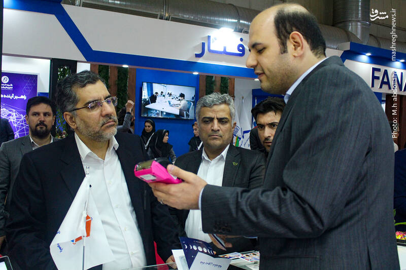 حضور یکی از نمایندگان مجلس در نمایشگاه حضور یکی از نمایندگان مجلس در نمایشگاه