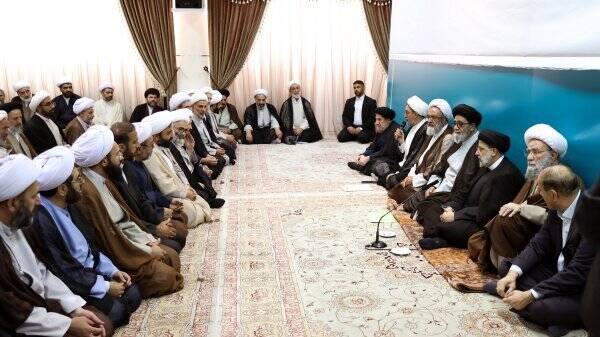 دولت مردمی راه غلبه بر چالشها را ساختن ایرانی قوی میداند