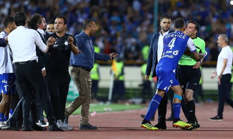 ناگفتههای اختلاف ساپینتو و فتحاللهزاده/ از دستور مدیرعامل برای اخراج مهدیپور تا سنگتمام برای سرمربی حریف!