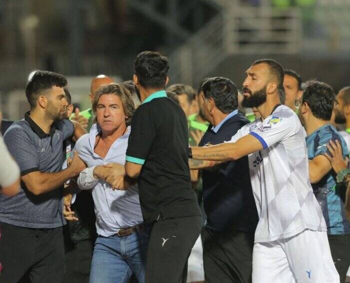 ساپینتو برای تفریح به استقلال آمده بود/ چرا مربیان ایرانی را میسوزانیم؟