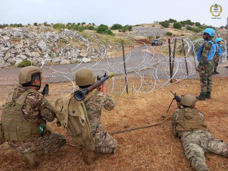 نشانهگیری آرپیجیزن لبنانی به سمت صهیونیستها +عکس و فیلم