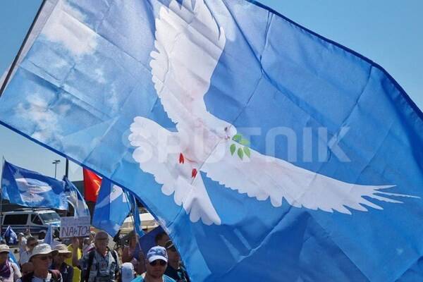 تظاهرات گسترده علیه رزمایش ناتو در آلمان+عکس