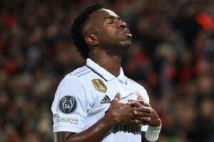 چه کسی پیراهن رونالدو در رئال بر تن میکند؟ +عکس پیراهن رونالدو در رئال بر تن وینیسیوس +عکس