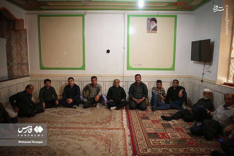 عکس/ سوگواری خانواده پلیس شهید حادثه تروریستی ایذه