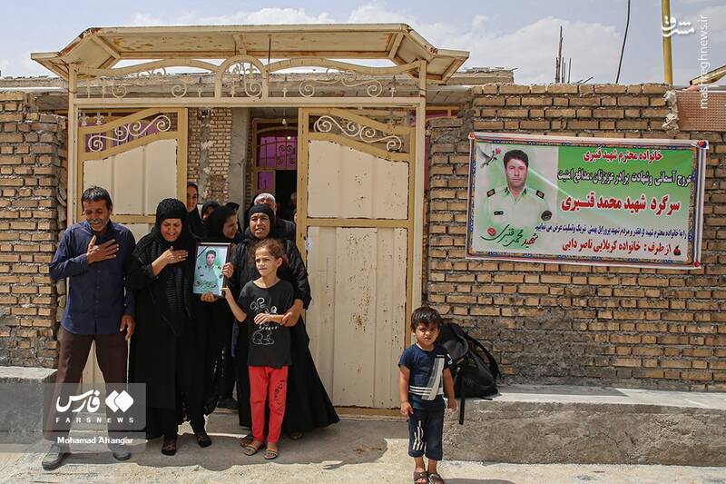 عکس/ سوگواری خانواده پلیس شهید حادثه تروریستی ایذه