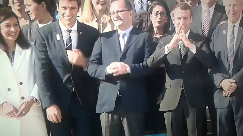 شیطان کت و شلواری با عطر فرانسوی در کاخ الیزه/ چرا مکرون از تابلوهای «کودکآزاری» حمایت کرد؟ +عکس