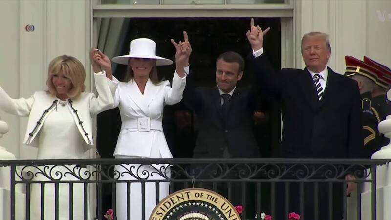 شیطان کت و شلواری با عطر فرانسوی در کاخ الیزه/ چرا مکرون از تابلوهای «کودکآزاری» حمایت کرد؟ +عکس