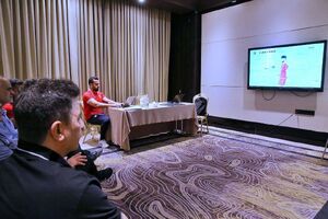 ذره بین قلعه نویی روی بازی امیدهای ایران ذره بین قلعه نویی روی بازی امیدهای ایران